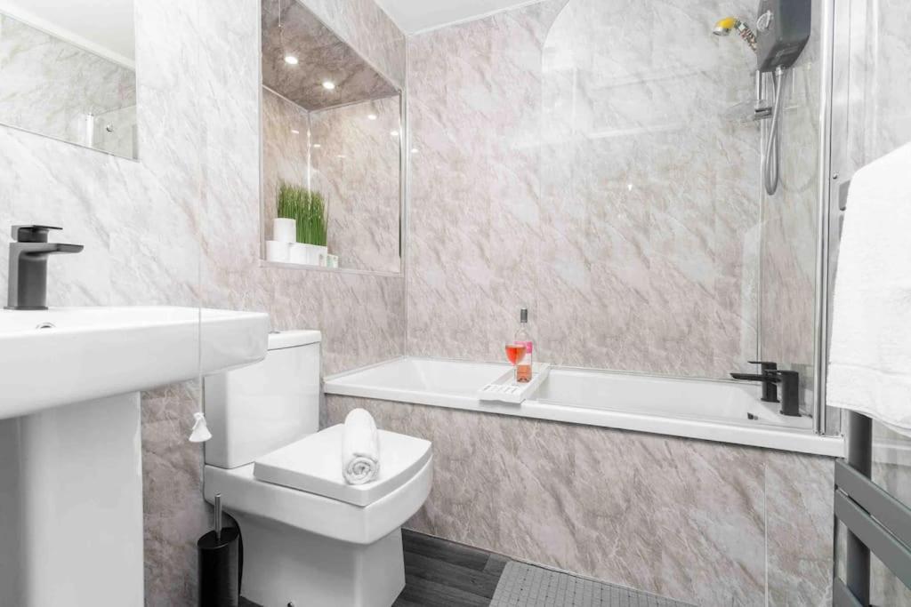 ✪Central✪6Bed✪ Parking✪Pool Table✪Private Patio ✪ เบอร์มิงแฮม ภายนอก รูปภาพ